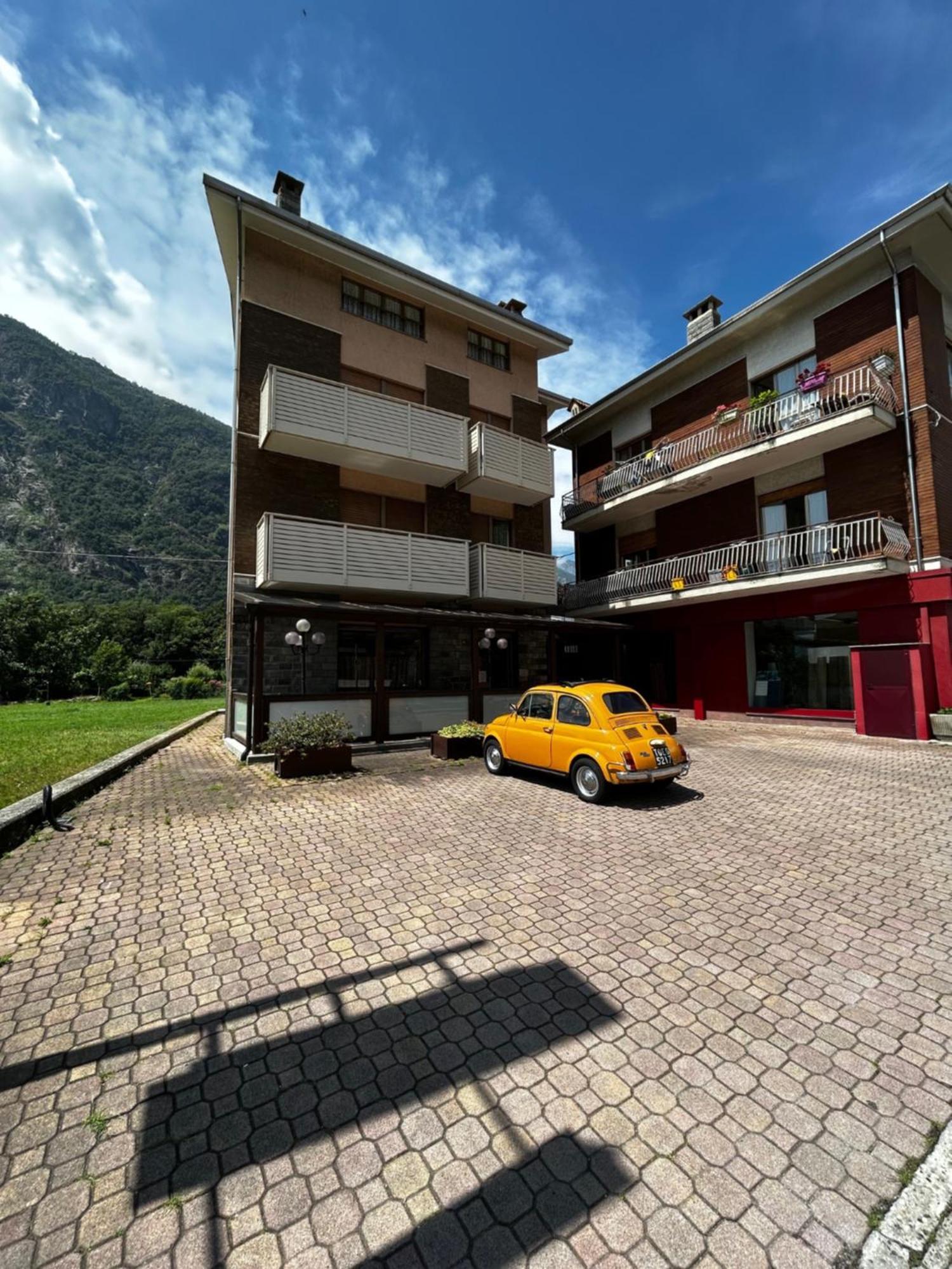 Albergo Carla Pont-Saint-Martin Buitenkant foto