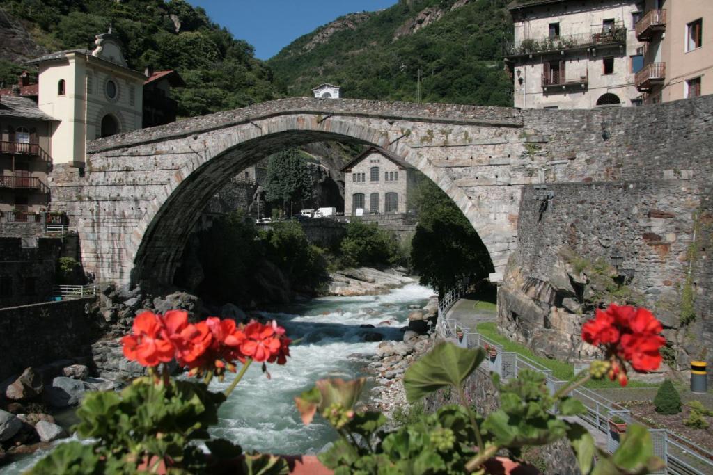 Albergo Carla Pont-Saint-Martin Buitenkant foto